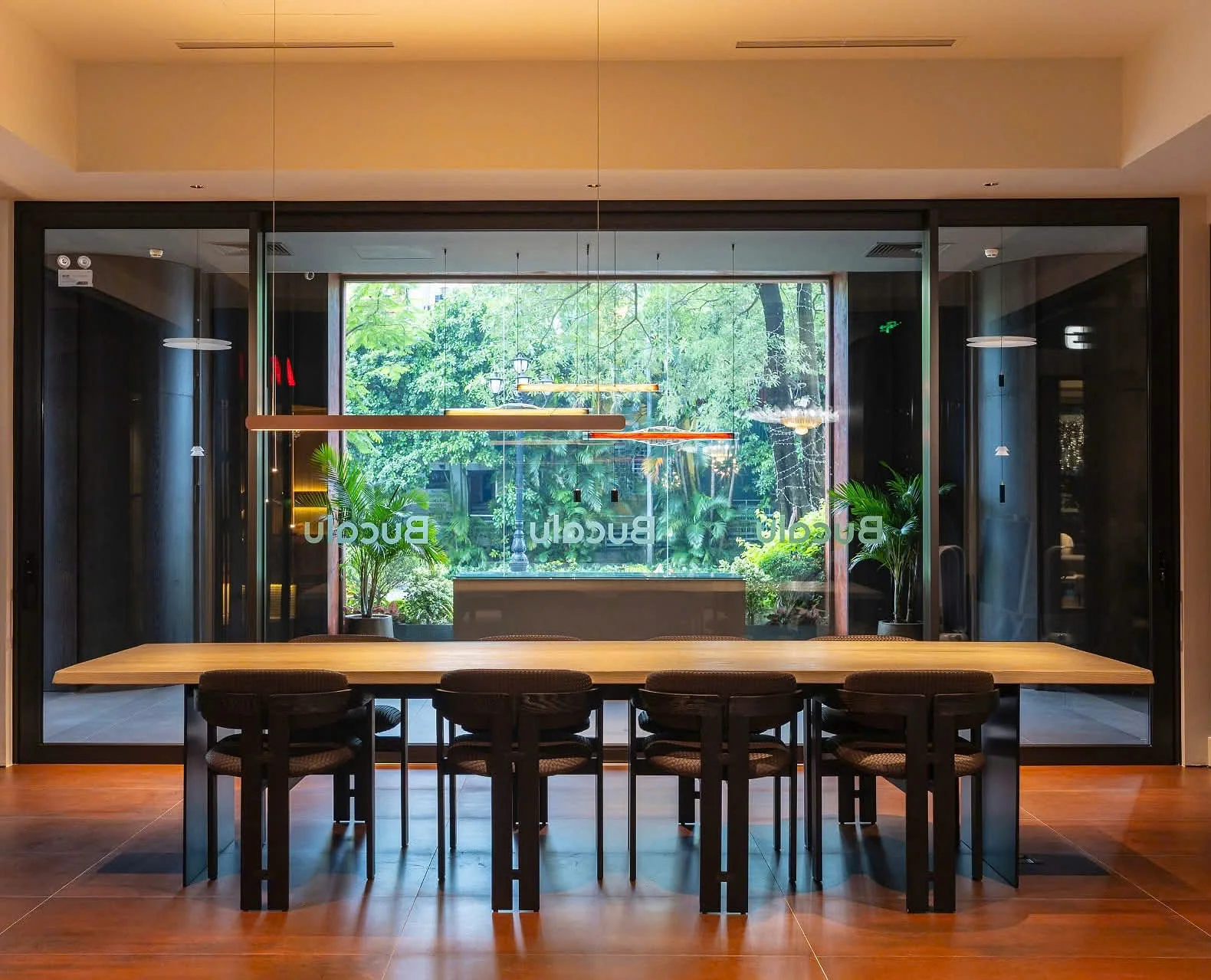 Cung cấp – Thiết kế – Thi Công Dự án Showroom Nội Thất